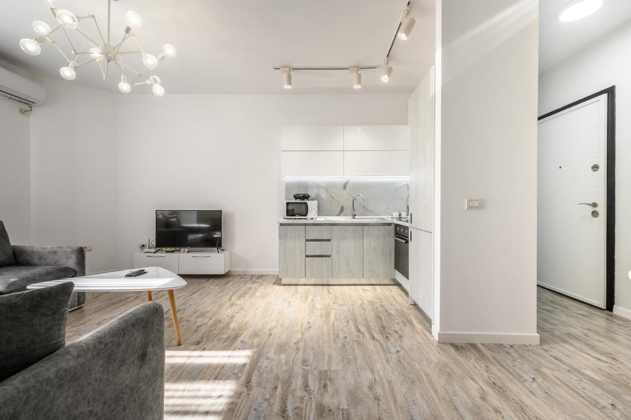 Miku Apartment-Modernly Designed Downtown Tirana Zewnętrze zdjęcie