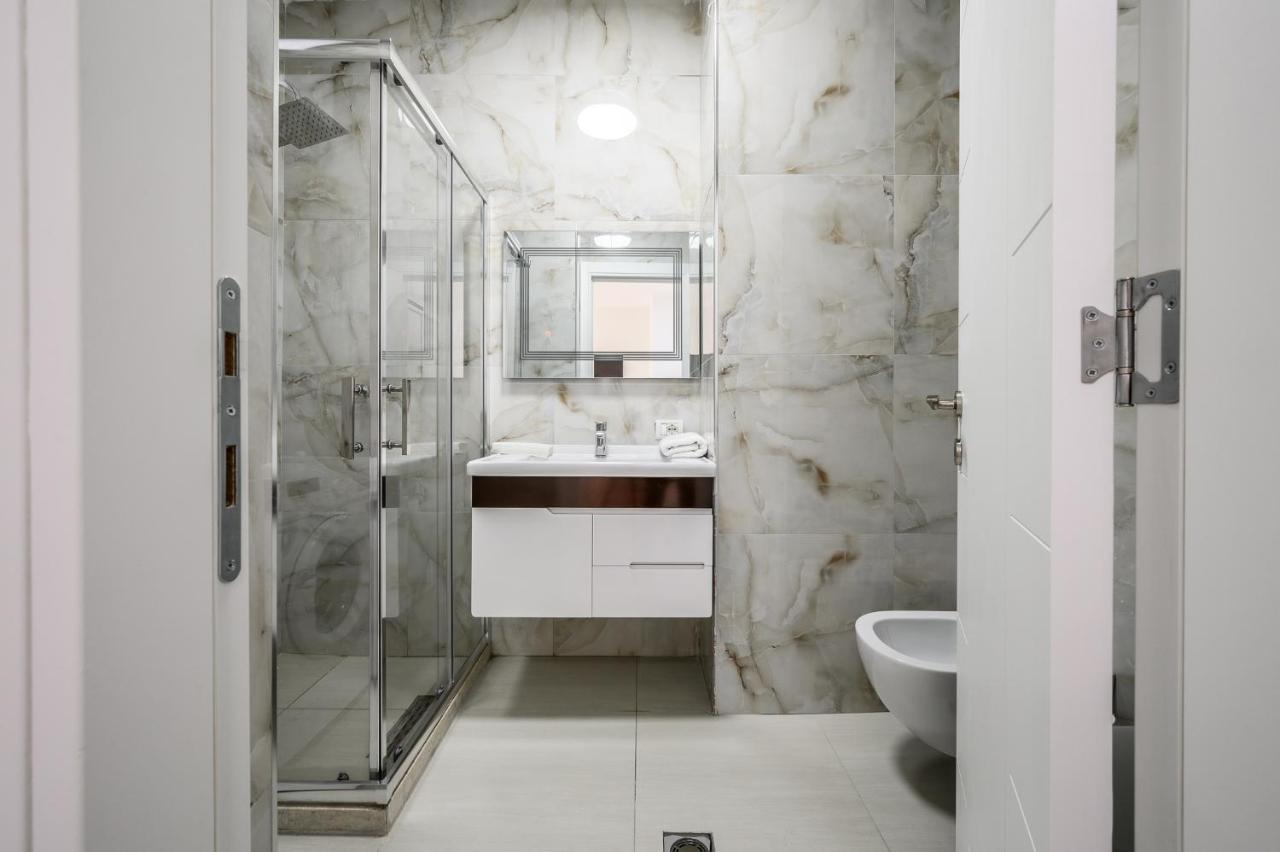 Miku Apartment-Modernly Designed Downtown Tirana Zewnętrze zdjęcie