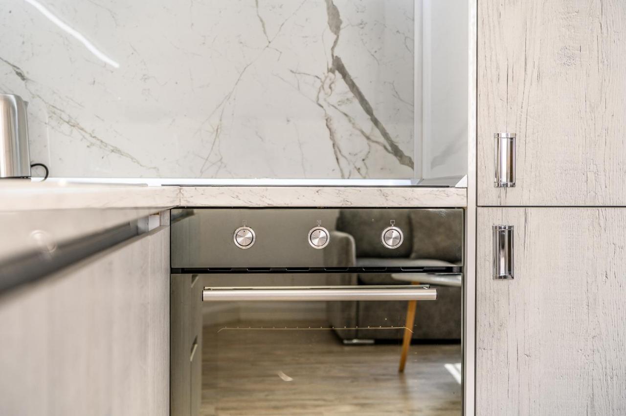 Miku Apartment-Modernly Designed Downtown Tirana Zewnętrze zdjęcie